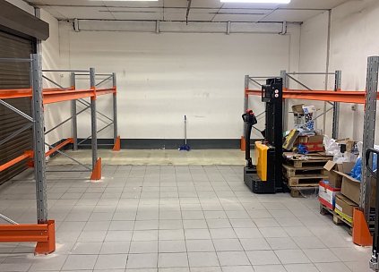 Фронтальные стеллажи со складской техникой SMARTLIFT