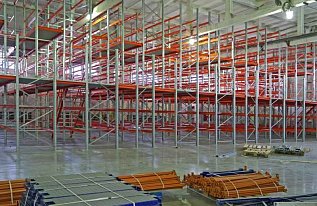 Мезонин на основе фронтальных стеллажей для интернет-магазина